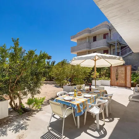 Sara By Barbarhouse * トッレ・ラピッロ